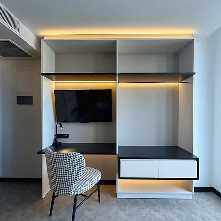 Puerto De La Luz By Pierre & 3*