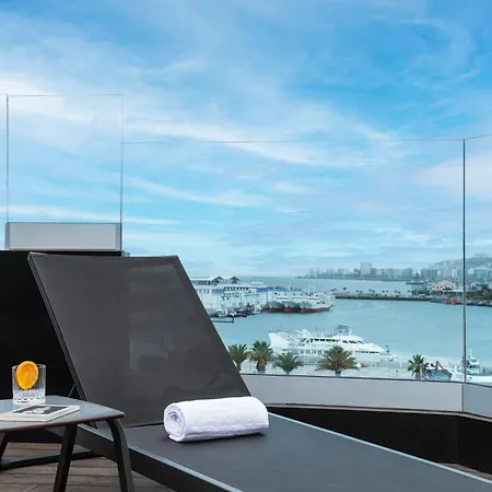 Puerto De La Luz By Pierre & 라스팔마스