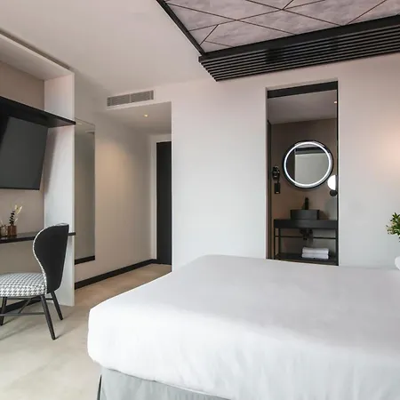 Puerto De La Luz By Pierre &