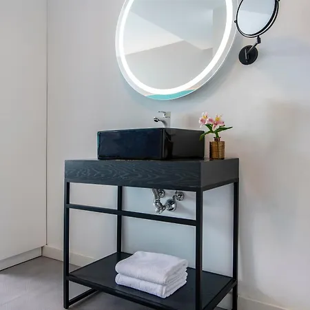 Puerto De La Luz By Pierre & 라스팔마스