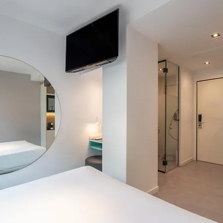 Puerto De La Luz By Pierre &